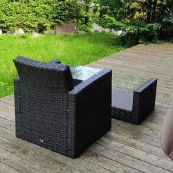 Unsere Terrasse zur FeWo. Bisschen fehlt es an Mobiliar 😉