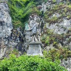 … fast wie ein Suchbild - finde die Statue … 🤓