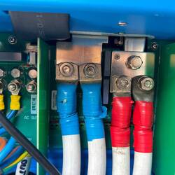 zum Einbau mußten alle Kabel wieder dran