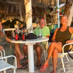 unsere lieben Freunde Pauli und Andrea liegen auch hier in der Bucht