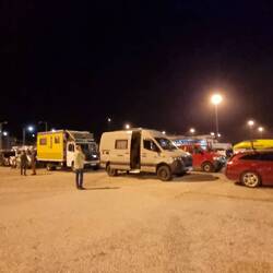 Warten das der Pott endlich anlegt