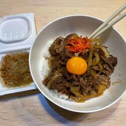 Gyudon (Rindfleisch über Reis)
