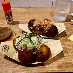 Takoyaki gefüllt mit Oktopus