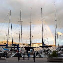 Blick während des Abendessens im Hafen von Portoferraio vom Restaurant aus.