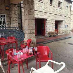 Im Dorftreff tummelten sich einige "Eingeborene".