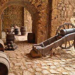 Ibiza Stadt = Eivissa (auf Catalan) war mit dicken Mauern gut geschützt