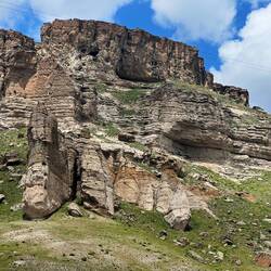 These beautiful rocks can be admired from Süngütaşi train station