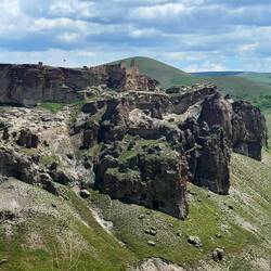 Wow! Appearing on a turn, the Süngataşi's Castle