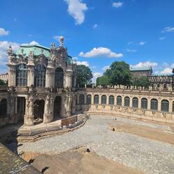 Hier wird immer noch aufgebaut, was im Krieg zerstört wurde...