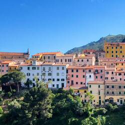 Rio dell'Elba, wo wir Stadtbesichtigung im Fiat gemacht haben 😂.