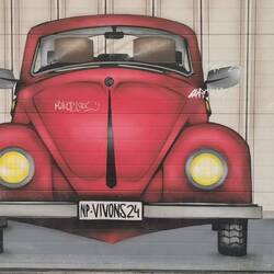 Die anderen beiden Garagen mit schicken Autos drauf waren leider verdeckt...