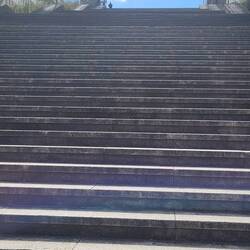 Die Treppen zur Uni