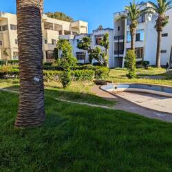 Pool, wo nur Wasser fehlt