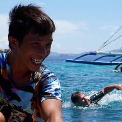 Er hat versucht den Paddler abzuziehen (Spoiler: nicht erfolgreich)