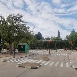 Ein frei zugänglicher Fahrradübungsplatz mit Ampeln, Brücken etc. gehört zum Park dazu!