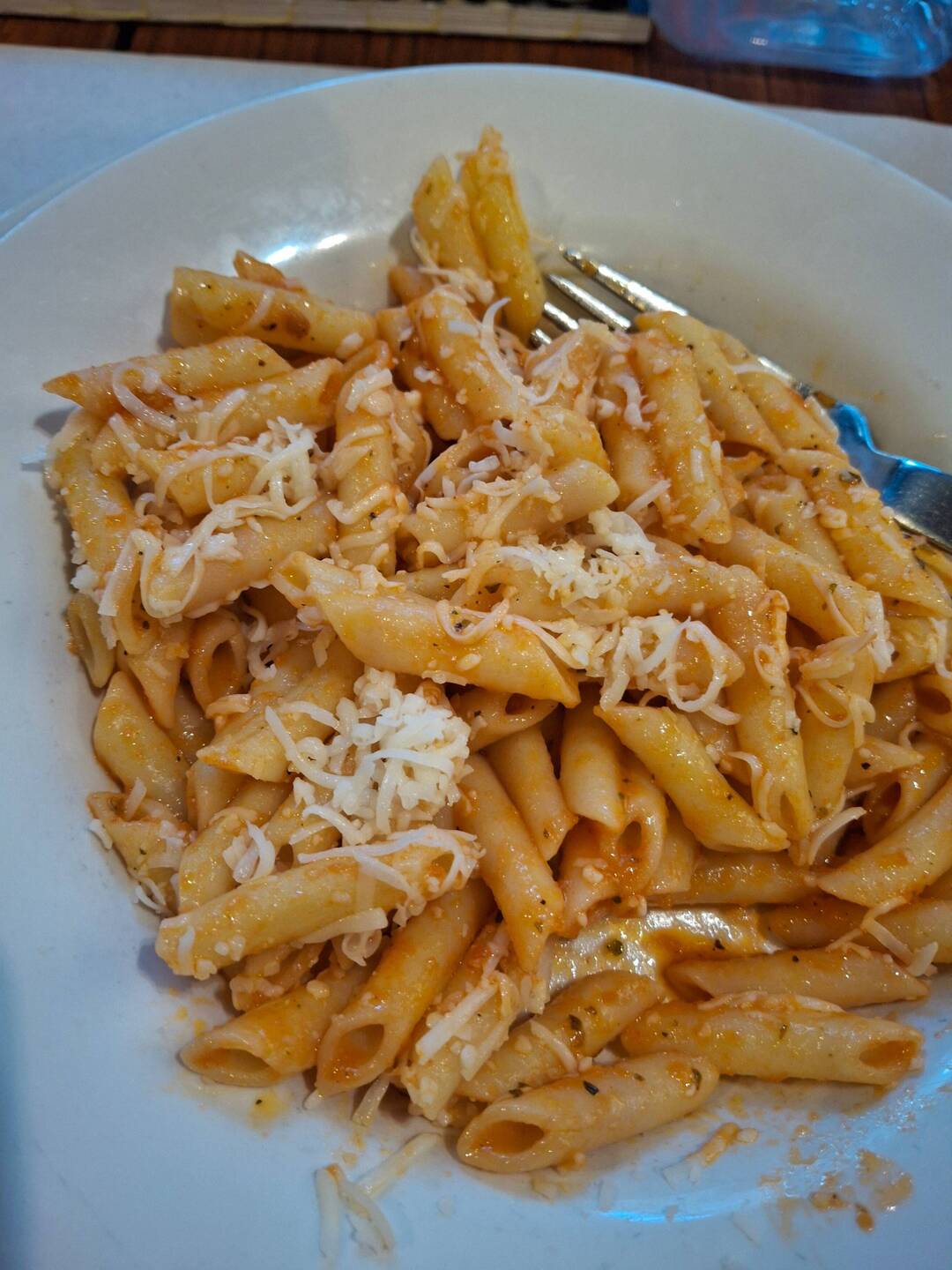 Peregrino supper - tomato pasta served with chicken (Espinal)