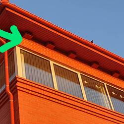 Hier wurden von Ornitholigen Schwalbenbrutstätten gebaut.