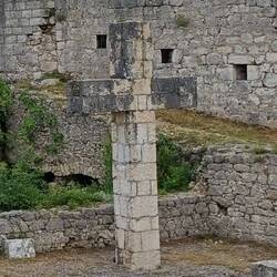 Kreuz auf dem oberen Teil