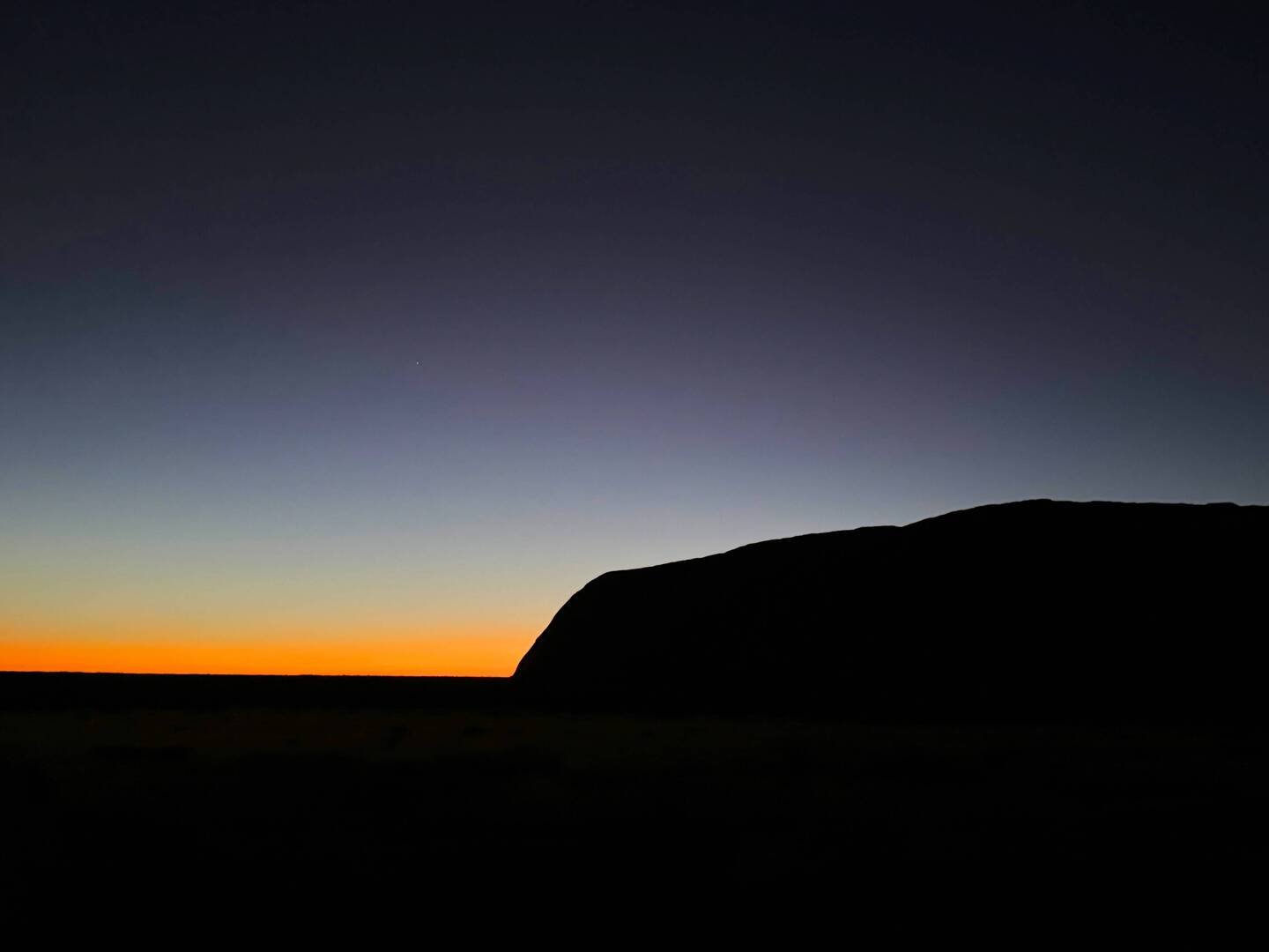 Uluṟu at sunrise
