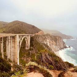 Bixby Creek Bridge, 1932 erbaut als "longest croncrete arch bridge" in CA. 228 Füße hoch.