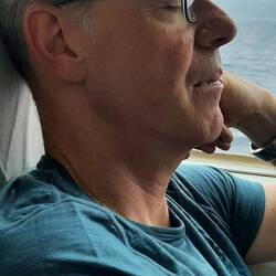 Ein kurzer Powernap auf der Fähre😴.