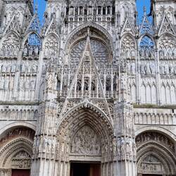 Portal ist wirklich gewaltig (war lange Zeit die höchste Kirche in Europa)