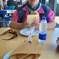 Mittagsimbiss im Café Saurus