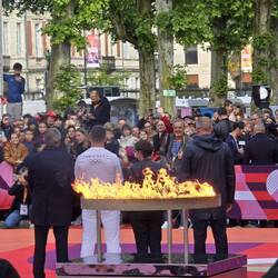 The flame was transfered to the cauldron for display in the center of perigueux to much cheering