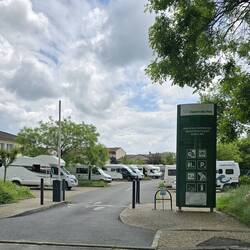 Parkup had all services and was free. An ideal spot to visit the city