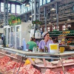 On der Markthalle war nur mehr an der Fleischtheke was los