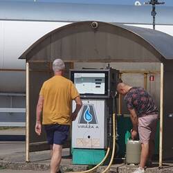 Erste Aktion in Lettlad: Gasflasche auffüllen
