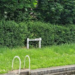 Neither the top paddles nor gate would open fully at Marsh lock.