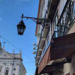 Lights with 8 sides denotes a more expensive street.