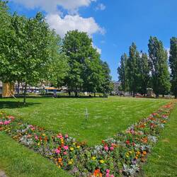 Netter Park, der zum Entspannen einläd...