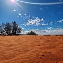mitten in der riesengrossen roten Wüste