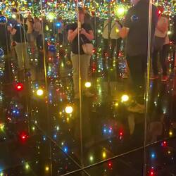 Yayoi Kusama Infinity Mirrored Room
