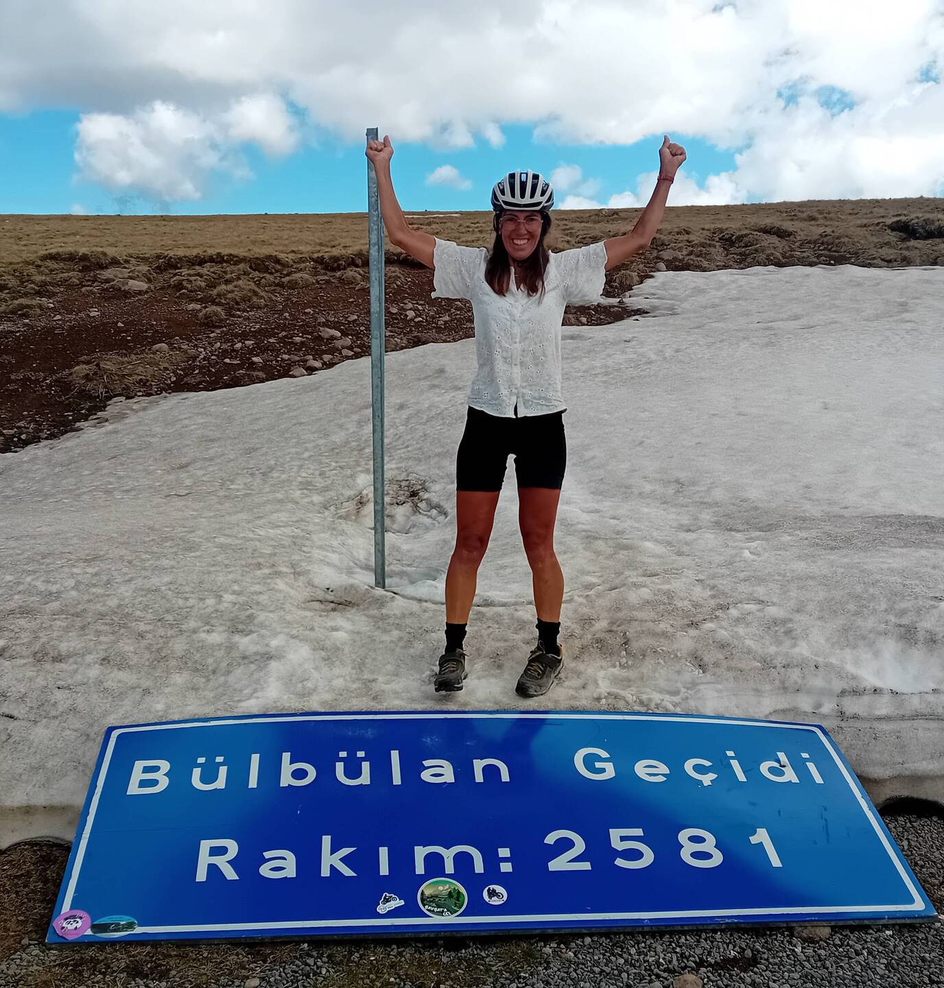 We made the pass, which GPS says is 2617m high...