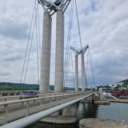 eine gewaltige Zugbrücke