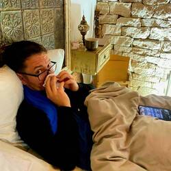 Wir wechseln uns im Zweiwochentakt ab aber immerhin hatren wir noch nie Magenprobleme ;-)