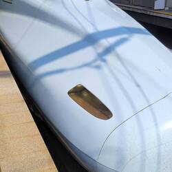 Die wuchtig geschwungenen Frontpartien sollen schnelle Tunneleinfahrten ermöglichen.