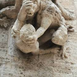 Ich fand es lustig, dass er seine Hand vors Gesicht hält, aber er kämpft ja 🤣