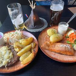 Rentierschnitzel und gebackener Lachs👍