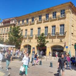 Alte prachtvollen Häuser sind in apricot gehalten