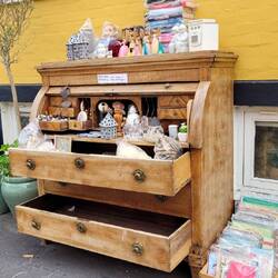 Trödelstand vor dem Haus - üblich auf Bornholm