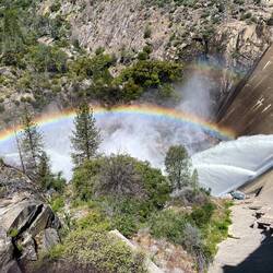 Am Staudamm Glück gehabt: den Regenbogen gibt es nur am Vormittag