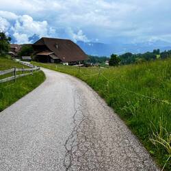 Dieser wunderschöne Hof lag auf meiner kleinen Wanderung!