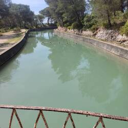 Kurz vor dem Aquädukt liegt die Leitung offen