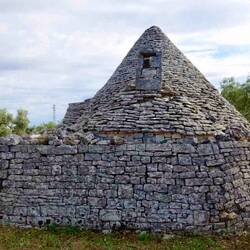 Überall in Apulien findet man Trulli Häuser. Häuser ohne Mörtel.