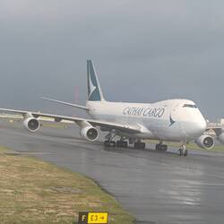 Verfolger auf der Landebahn