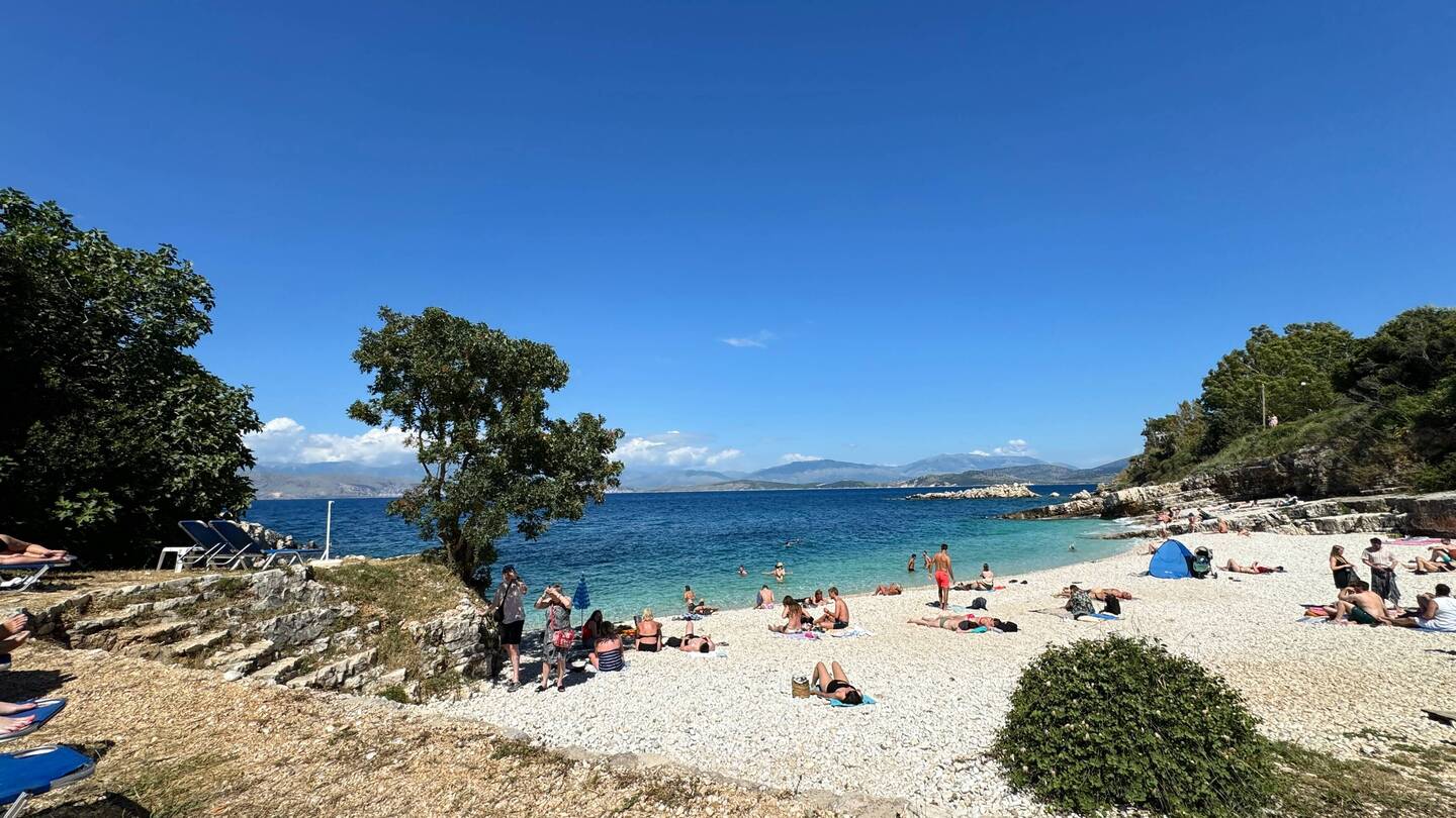 This beach was small but had rocky cliffs around it with loungers. Our 1st pebbly beach!